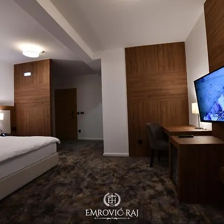 Hotel Emrovic Raj