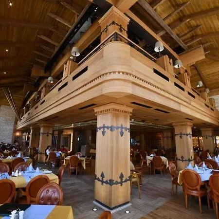 Emrovic Raj Hotel 4*