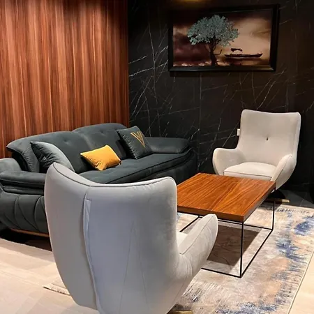 Emrovic Raj 酒店 4*