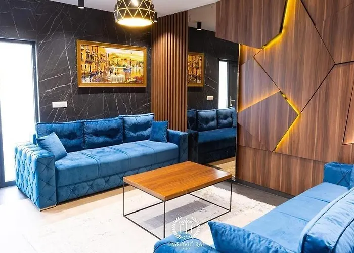 Emrovic Raj Hotel 4*